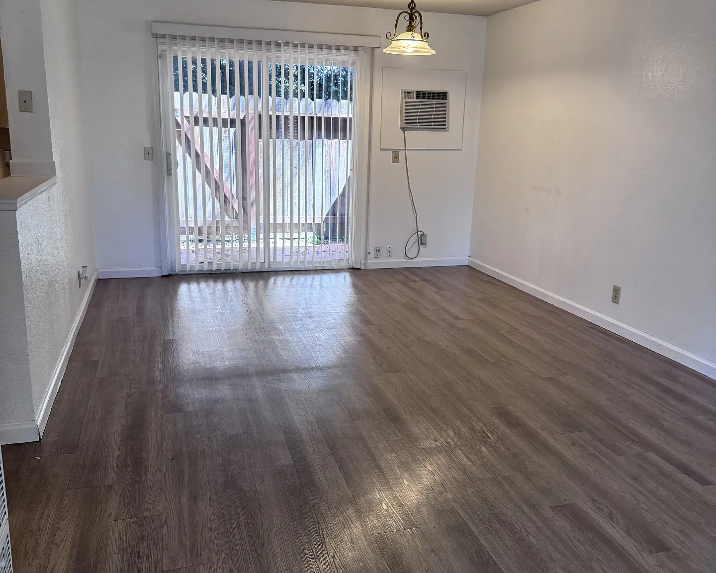 3 bed, 1.5 bath, 1164 sqft, $2,550 — Photo 2