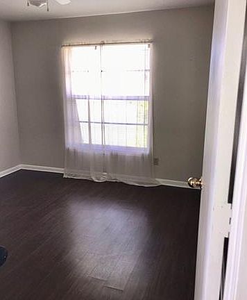 5th image of 230 Kiteview Dr