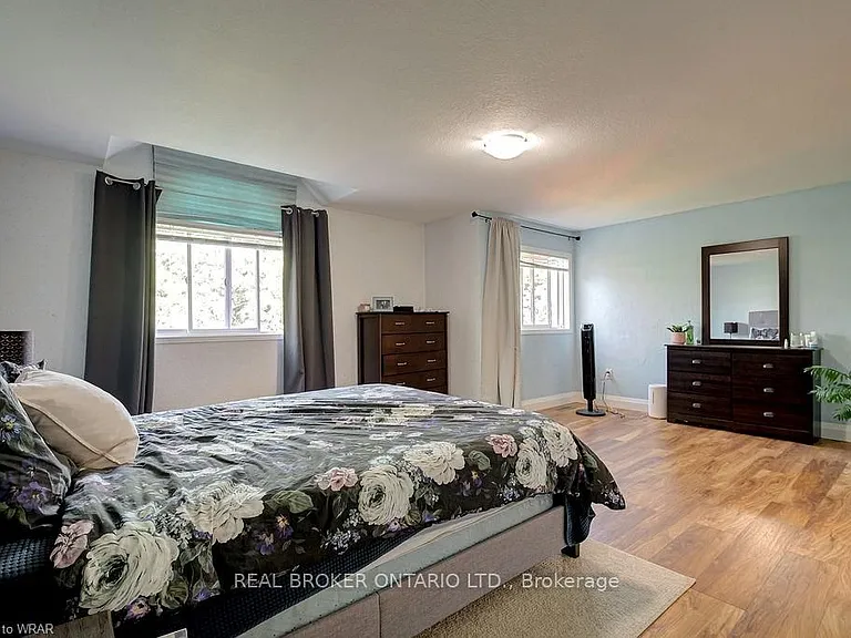 555 Mariner Dr — Photo 21