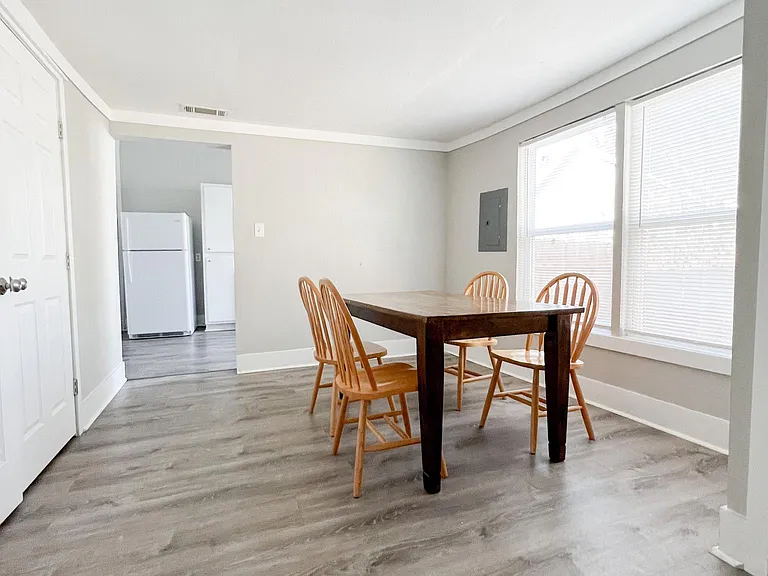 608 N Adelaide St — Photo 5
