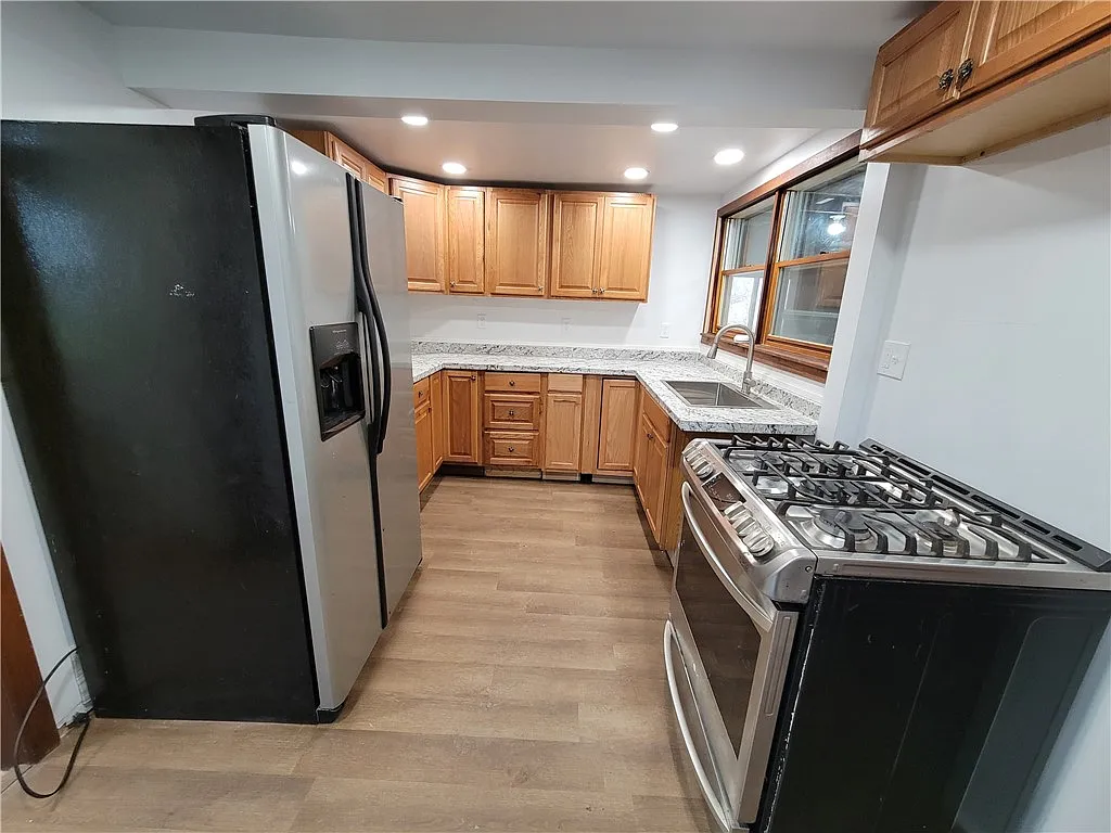 2 bed, 1.5 bath, 1471 sqft, $1,200 — Photo 2