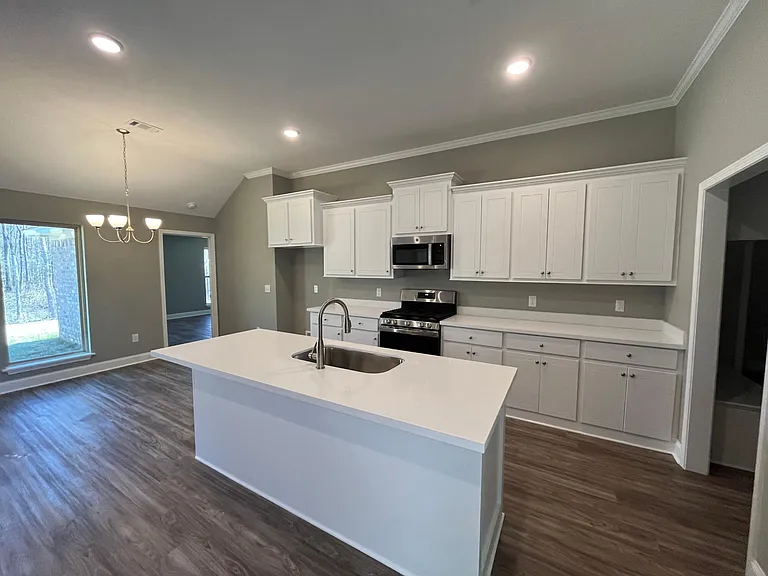 541 Silver Hl — Photo 10