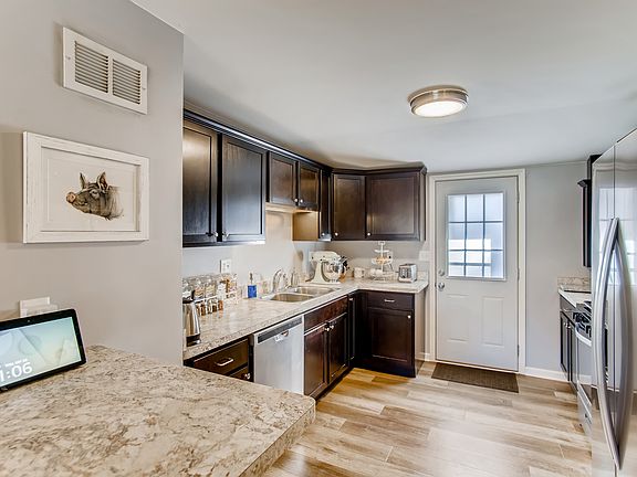 4th image of 128 Home Dr