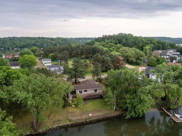 40658 Ryans Bay Rd, Zumbro Falls, MN 55991