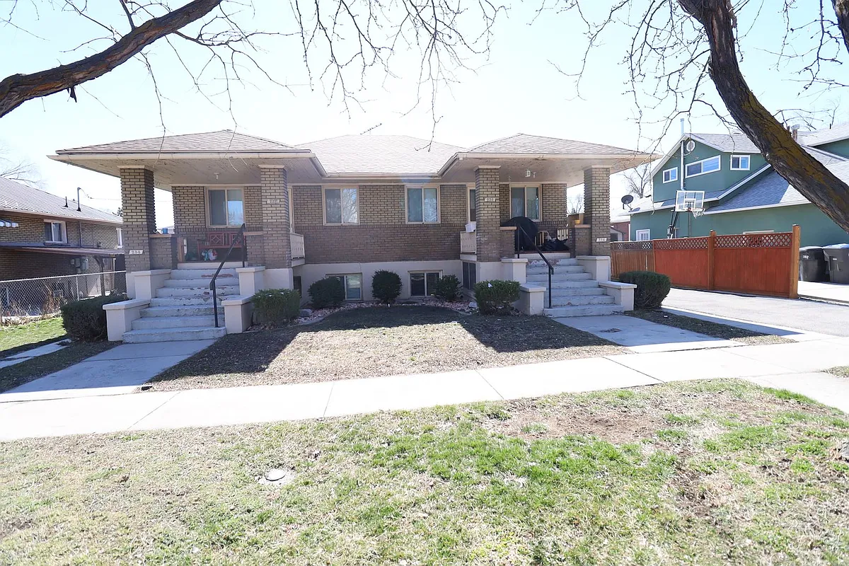 Building Photo - Carlson 4 Plex