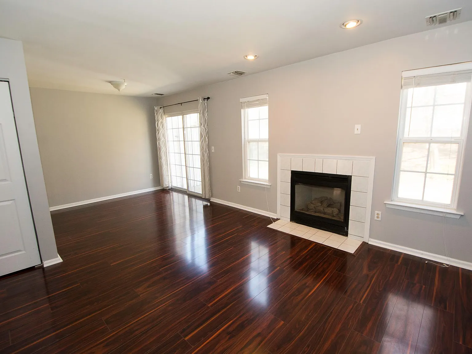 2 bed, 2.5 bath, 1352 sqft, $3,450 — Photo 3