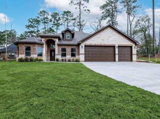 1737 E Lake Dr, Huntsville, TX 77340