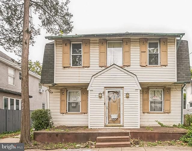 1st image of 504 E Godfrey Ave