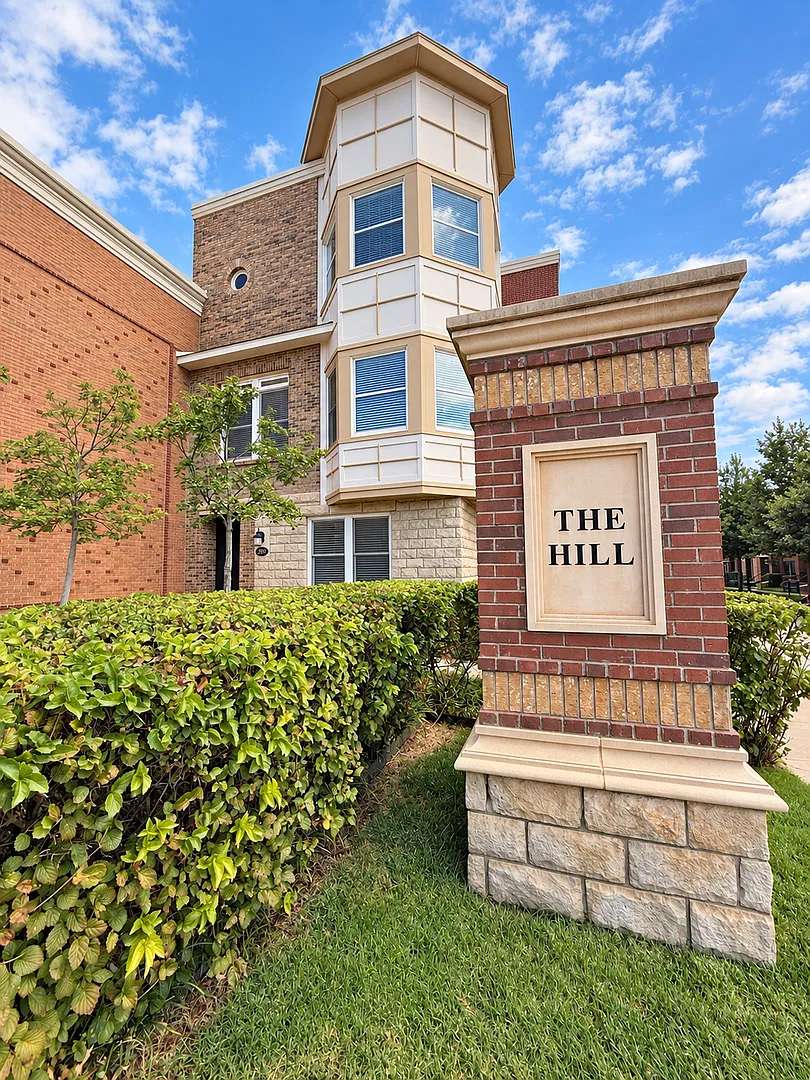 Gorgeous Downtown Luxury Townhome at The Hill — Photo 1
