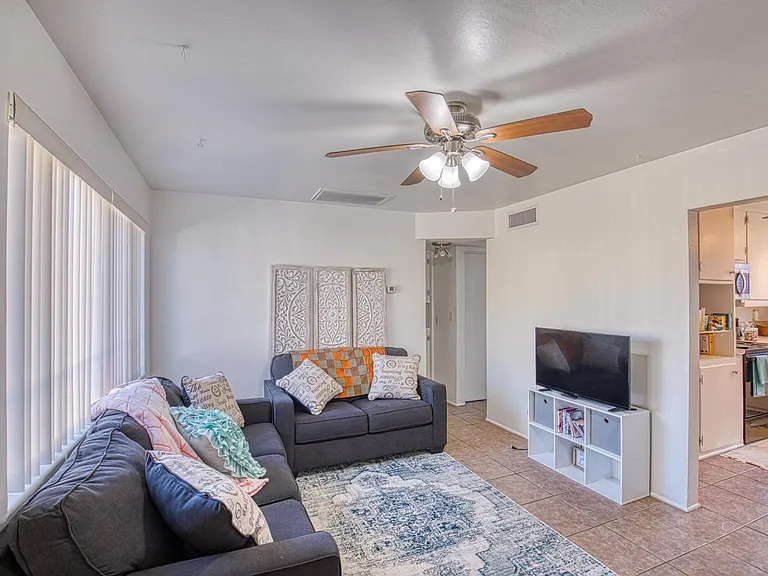 1323 E Elm St — Photo 16