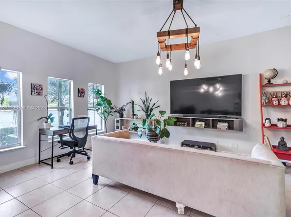 2517 SW 99th Way, Hollywood, FL 33025