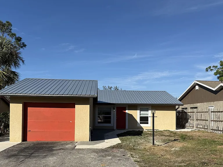 144 Christie Ave — Photo 1