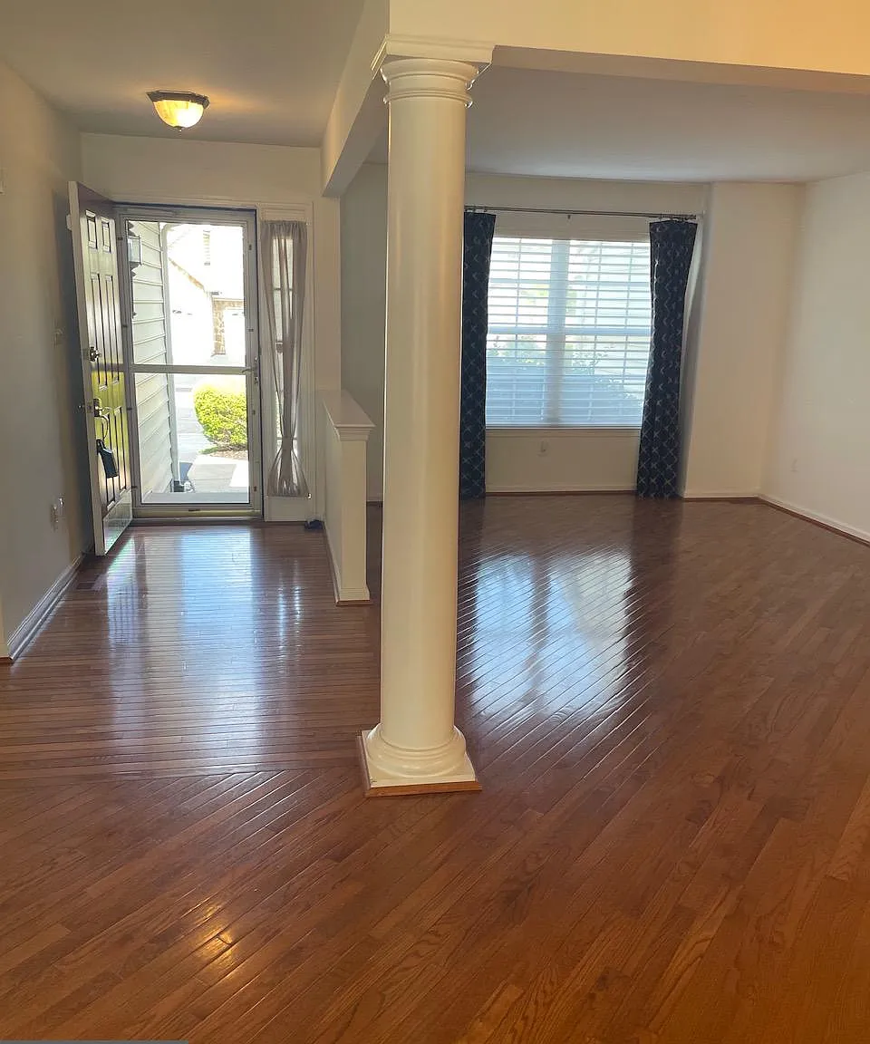 3 bed, 2.5 bath, 1996 sqft, $4,000 — Photo 2
