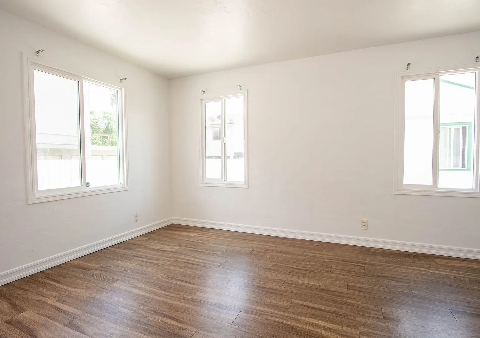 320 G St — Photo 3