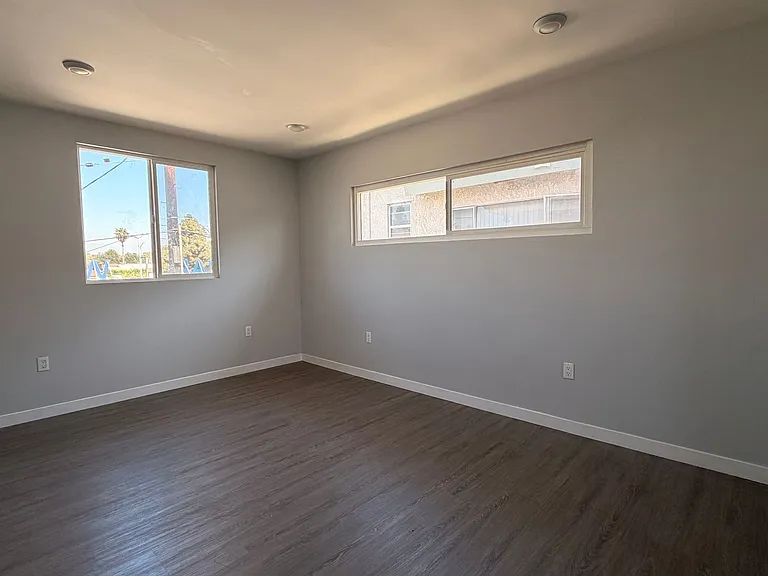 3920 Hillcrest Dr — Photo 15