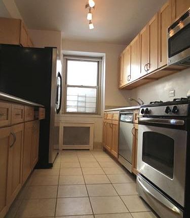 4th image of 80 N Moore St APT 3G