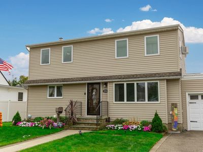 3194 Roxbury Lane, Levittown, NY, 11756