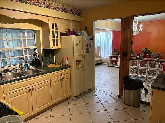 5th image of 8471 NW 16th St