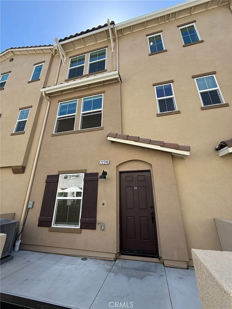 4 bed, 1670 sqft, $4,850 — Photo 1