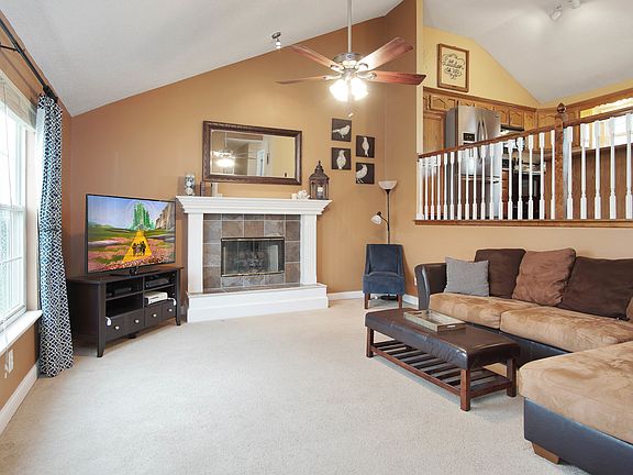 2nd image of 240 NE Dreamweaver Ave
