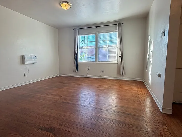 1602 Ashby Ave — Photo 2