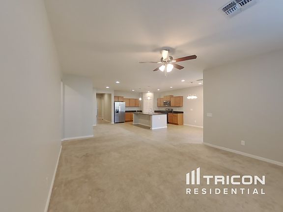 2nd image of 742 W Glen Canyon Dr