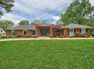 540 High Meadow Rd, Saint Louis, MO 63131