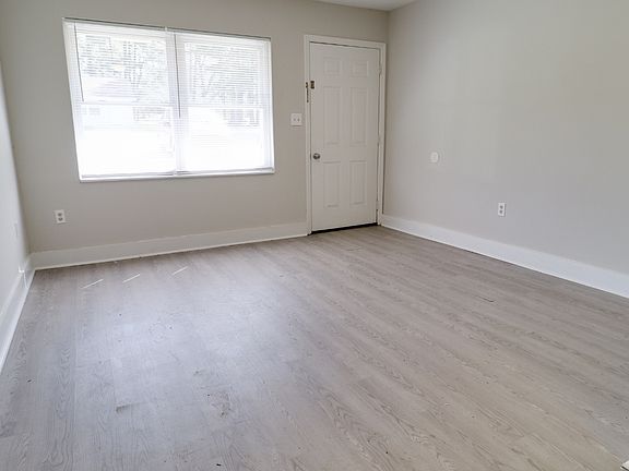 5th image of 104 White Oak St #45
