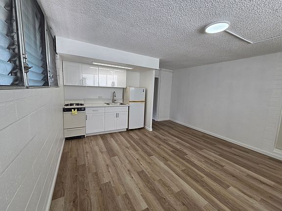2nd image of 426 Namahana St