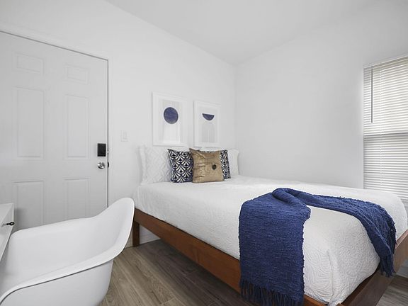 4th image of 925 E Lotus Ave #14318866