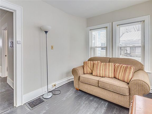 3rd image of 691 Noble Ave #1