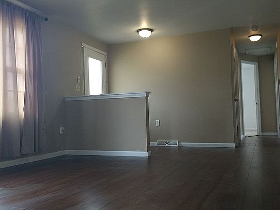 3rd image of 426 Spring St