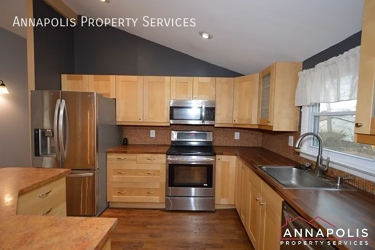 1066 Broadview Dr — Photo 5