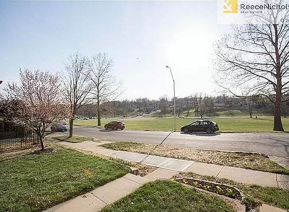 4th image of 4019 Kenwood Ave