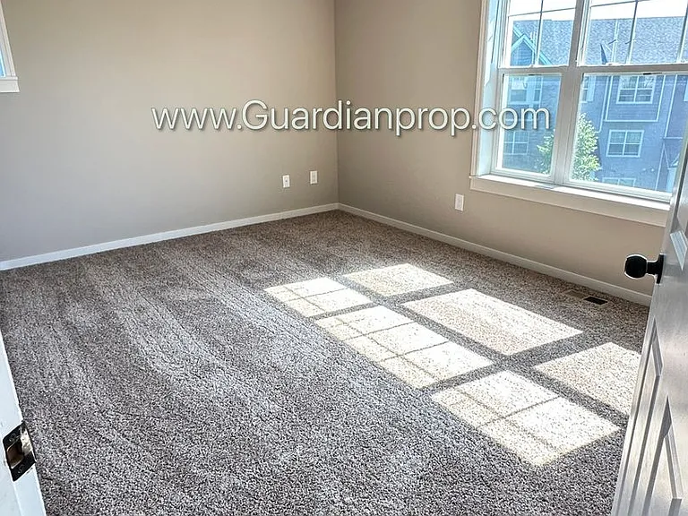 11946 Emery Village Dr N — Photo 19