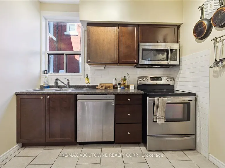 28 Saint Matthews Ave — Photo 14