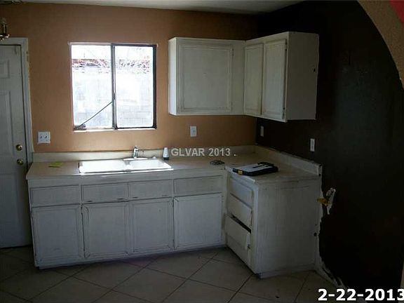 3rd image of 3971 Espanita Ave
