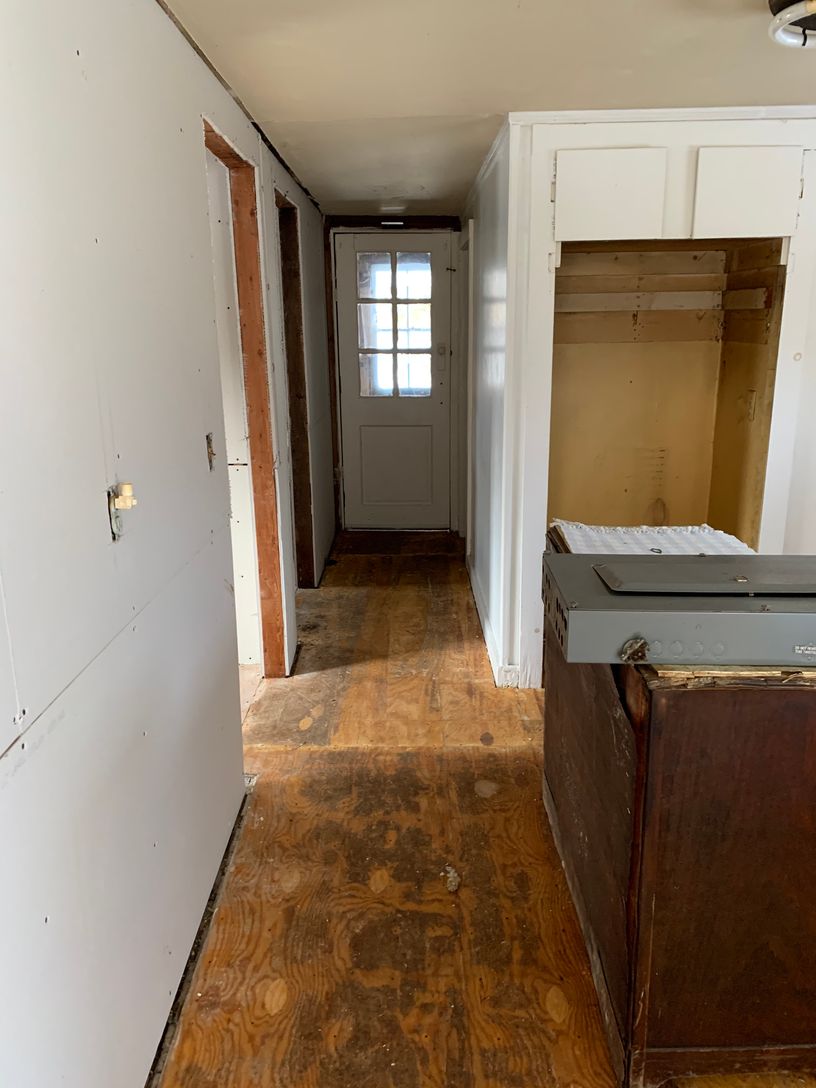  Kitchen/Hallway