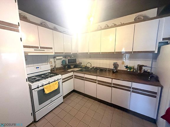 2nd image of 118 Lighthouse Dr