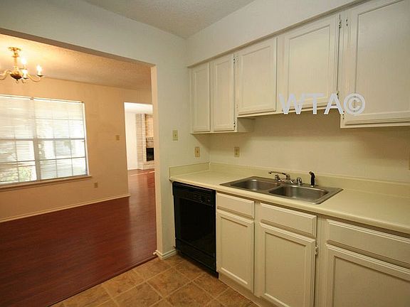 4th image of 9600 Woodvale Dr