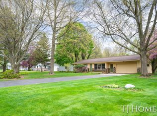 706 Ponderosa Dr NW, Grand Rapids, MI 49534