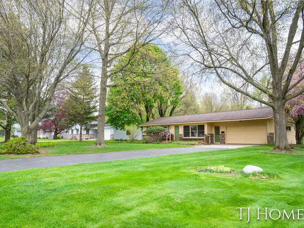 706 Ponderosa Dr NW, Grand Rapids, MI 49534