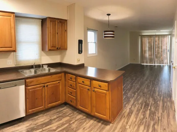 830 Woodgate Dr #106, Vadnais Heights, MN 55127
