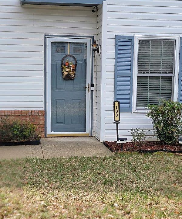 1st image of 100 Crescent Ct