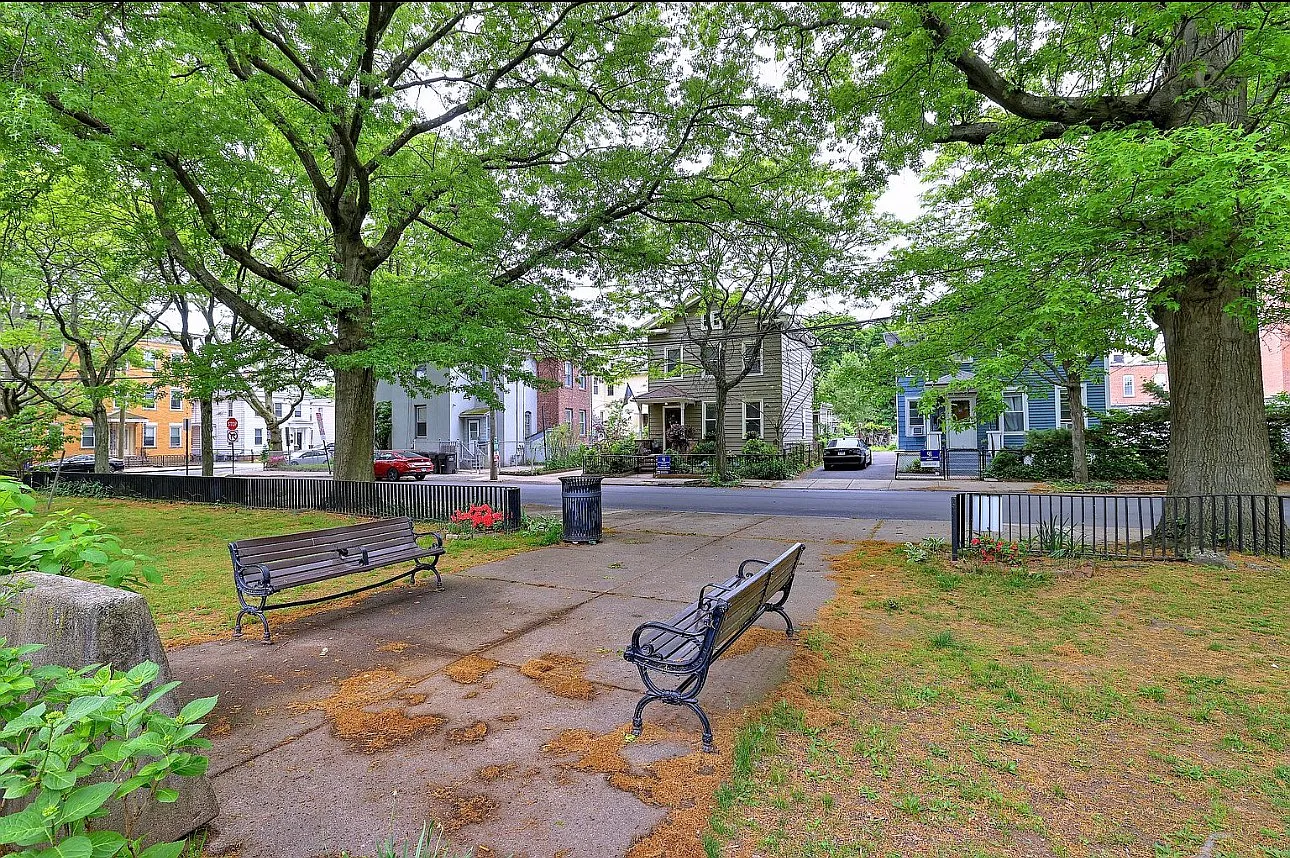 2 bed, 1057 sqft, $1,900 — Photo 3