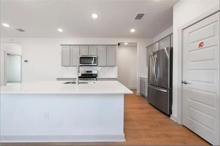 10805 Meris Ln — Photo 9