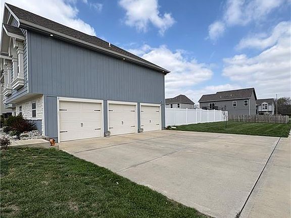 5th image of 1288 NW Lindenwood Dr