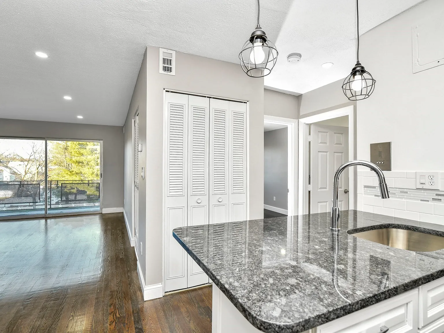 1 bed, 1.0 bath, 655 sqft, $2,300 — Photo 2