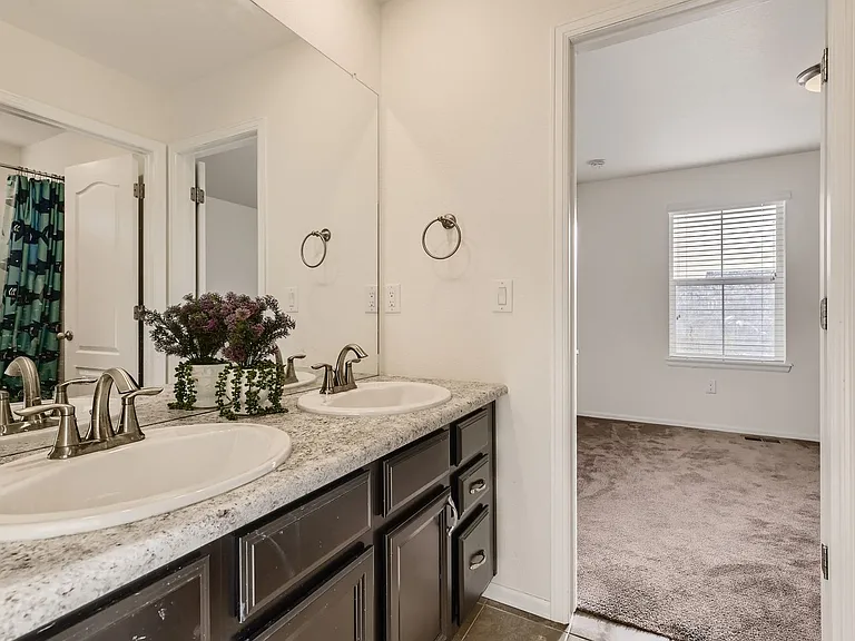 14960 Chicago St — Photo 28