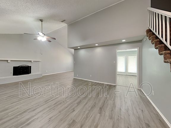 3rd image of 1412 Yorkshire Dr